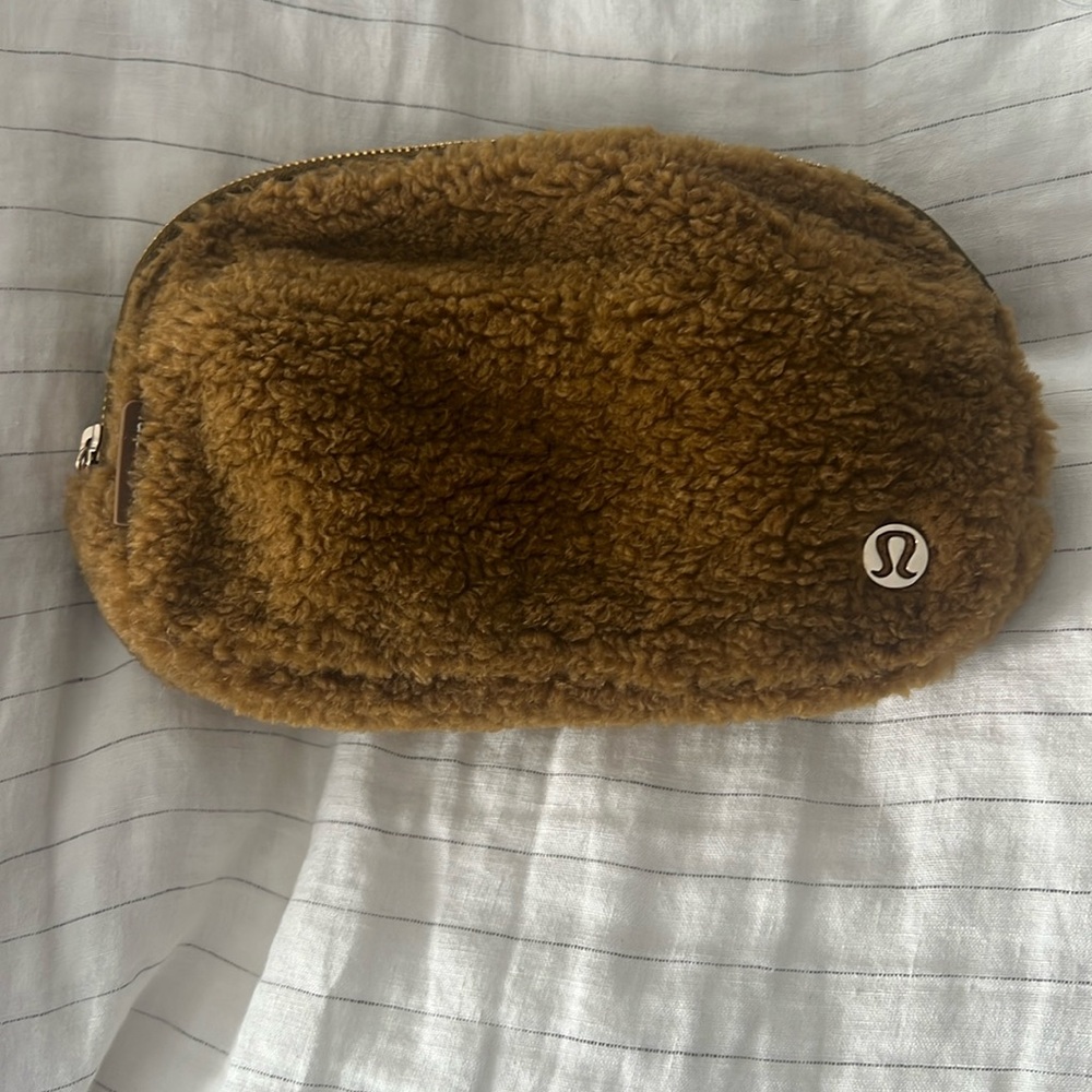 New w/out tags! Lululemon Everywhere Fleece Belt Bag